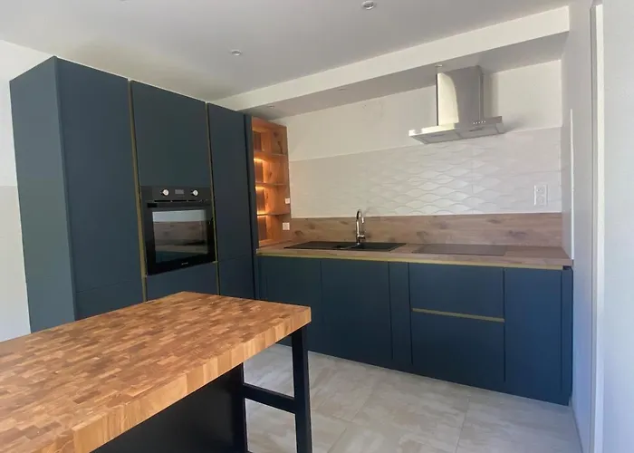 A 200m De La * La Tremblade